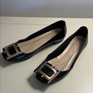 Elegant Black Flats with Gold Accent